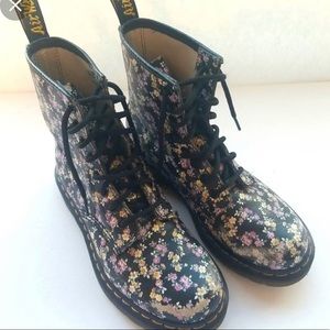 Floral Dr. Martens, Women’s Size 9